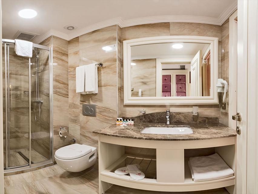 marnas hotel bath room 